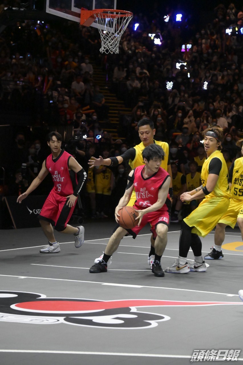 Ian一個轉身急停跳射！